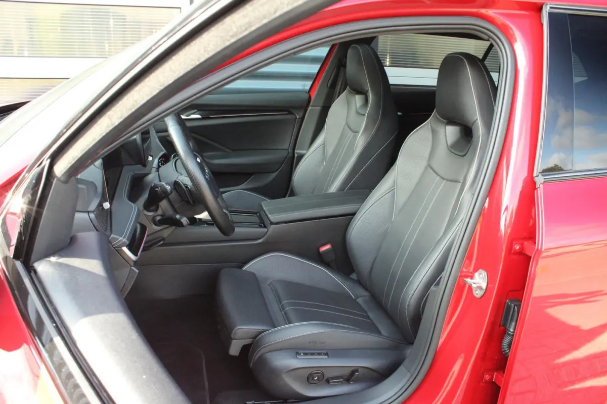 1.5 TSI 204pk PHEV Sportline Business | SoH 100% | Head-up | Adaptief Onderstel | Stoelventilatie/ Verwarming | Voorstoelen Elektrisch | Keyless Entry