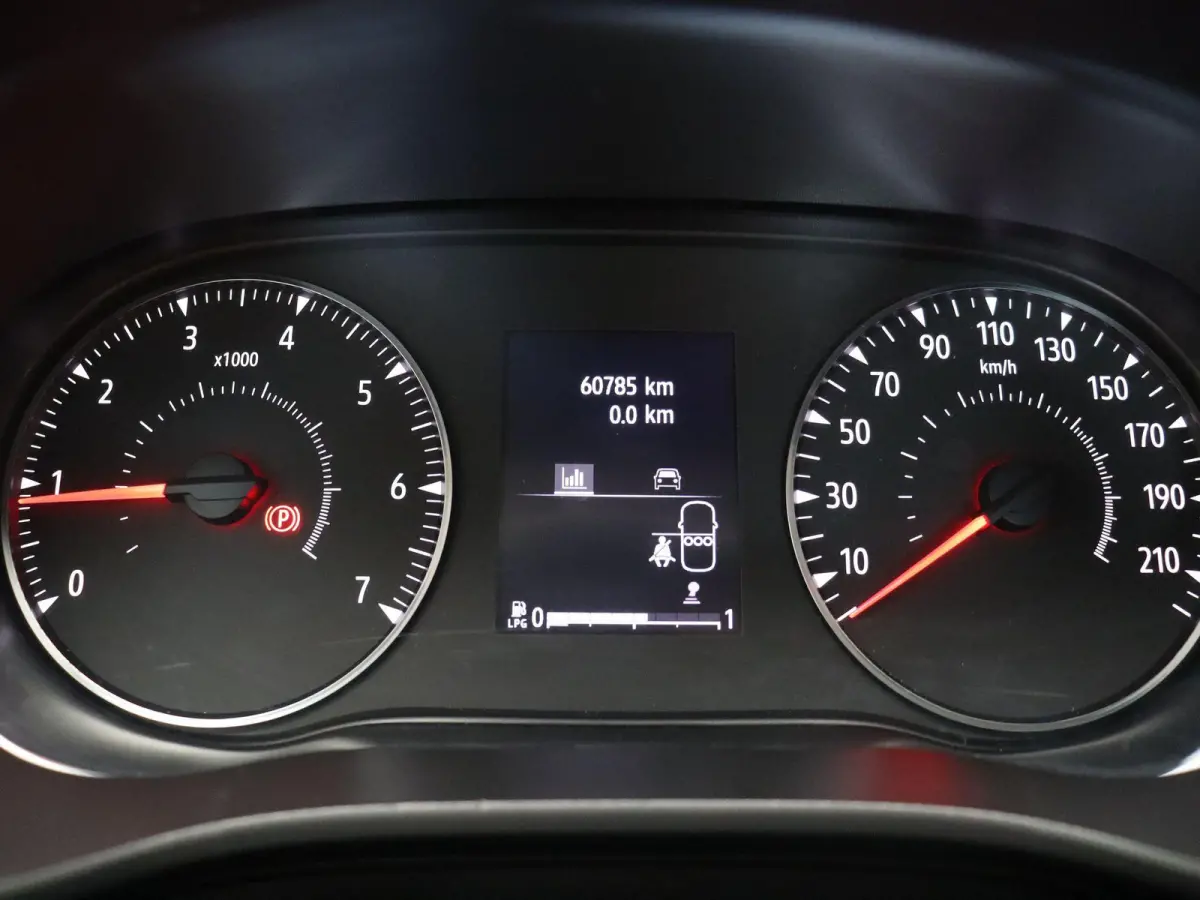 TCe 100pk Bi-Fuel Expression | 1e Eigenaar | Climate control | Trekhaak | Navigatie | Dealer onderhouden |