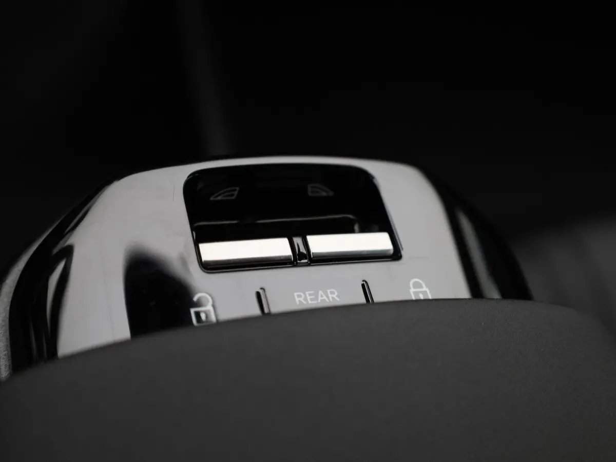 Single Motor Extended Range Core | SOH 96,8% | ACHTERUITRIJCAMERA | APPLE CARPLAY - ANDROID AUTO | ADAPTIVE CRUISE CONTROL | GOOGLE NAVIGATIE | CLIMATE CONTROL |