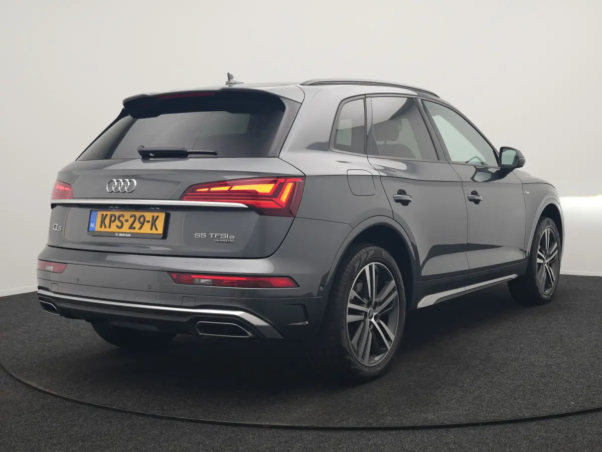 55 TFSI e S Line PHEV 367pk Dealer O.H. | Trekhaak Af Fabriek | 360 Camera | Alcantara Sportstoelen Verwarmd | Cruise Control | Keyless | Sfeerverlichting | Virtual | Navigatie | DAB | 20"L.