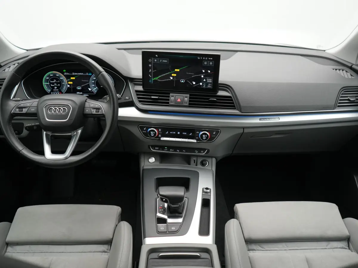 55 TFSI e S Line PHEV 367pk Dealer O.H. | Trekhaak Af Fabriek | 360 Camera | Alcantara Sportstoelen Verwarmd | Cruise Control | Keyless | Sfeerverlichting | Virtual | Navigatie | DAB | 20"L.