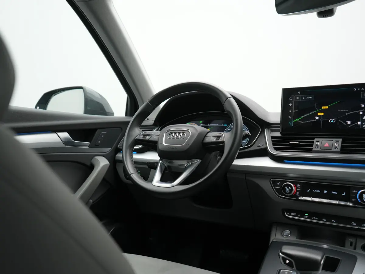 55 TFSI e S Line PHEV 367pk Dealer O.H. | Trekhaak Af Fabriek | 360 Camera | Alcantara Sportstoelen Verwarmd | Cruise Control | Keyless | Sfeerverlichting | Virtual | Navigatie | DAB | 20"L.