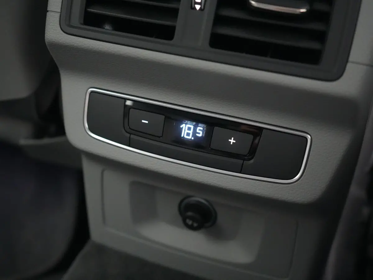 55 TFSI e S Line PHEV 367pk Dealer O.H. | Trekhaak Af Fabriek | 360 Camera | Alcantara Sportstoelen Verwarmd | Cruise Control | Keyless | Sfeerverlichting | Virtual | Navigatie | DAB | 20"L.