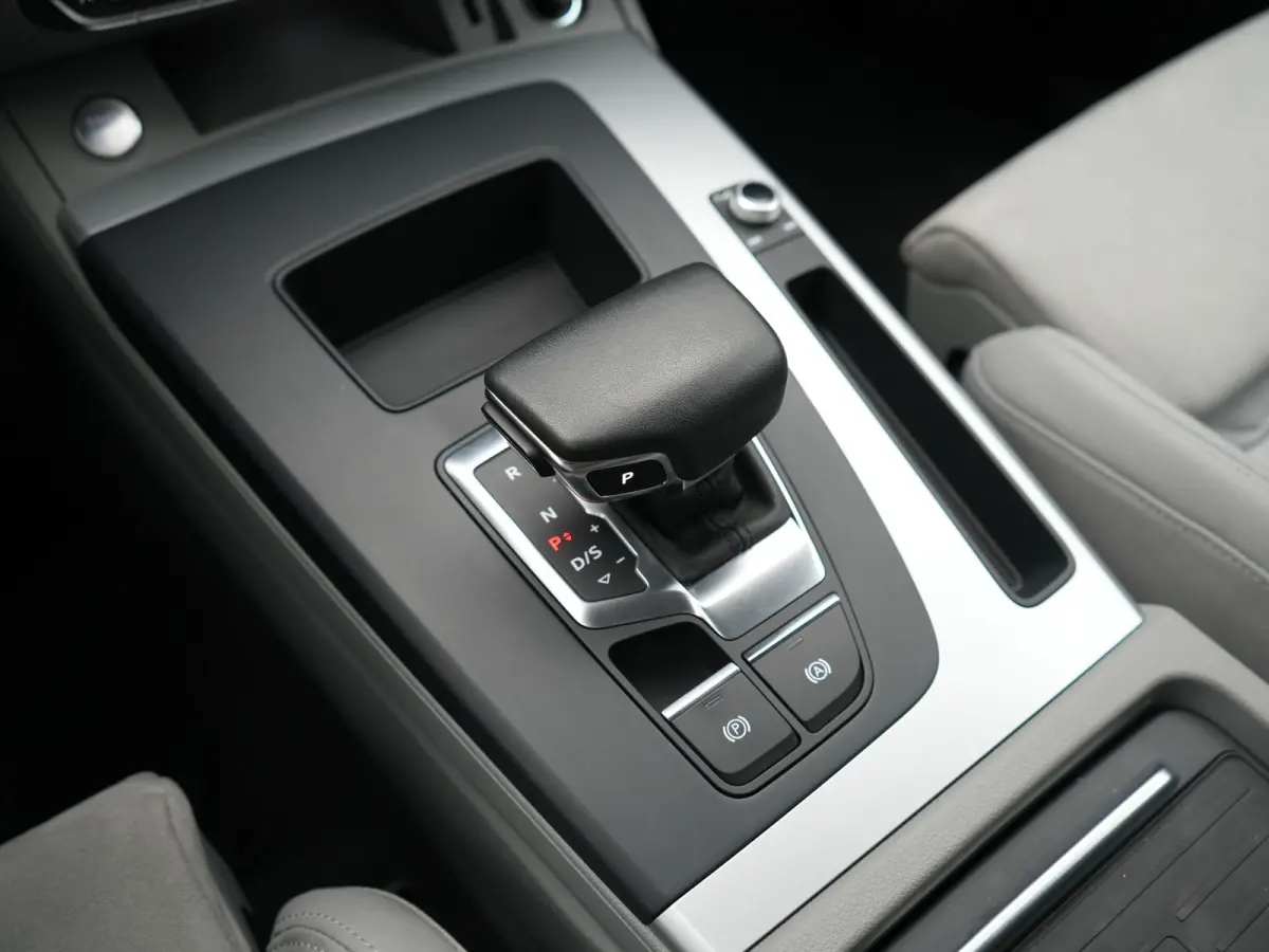 55 TFSI e S Line PHEV 367pk Dealer O.H. | Trekhaak Af Fabriek | 360 Camera | Alcantara Sportstoelen Verwarmd | Cruise Control | Keyless | Sfeerverlichting | Virtual | Navigatie | DAB | 20"L.