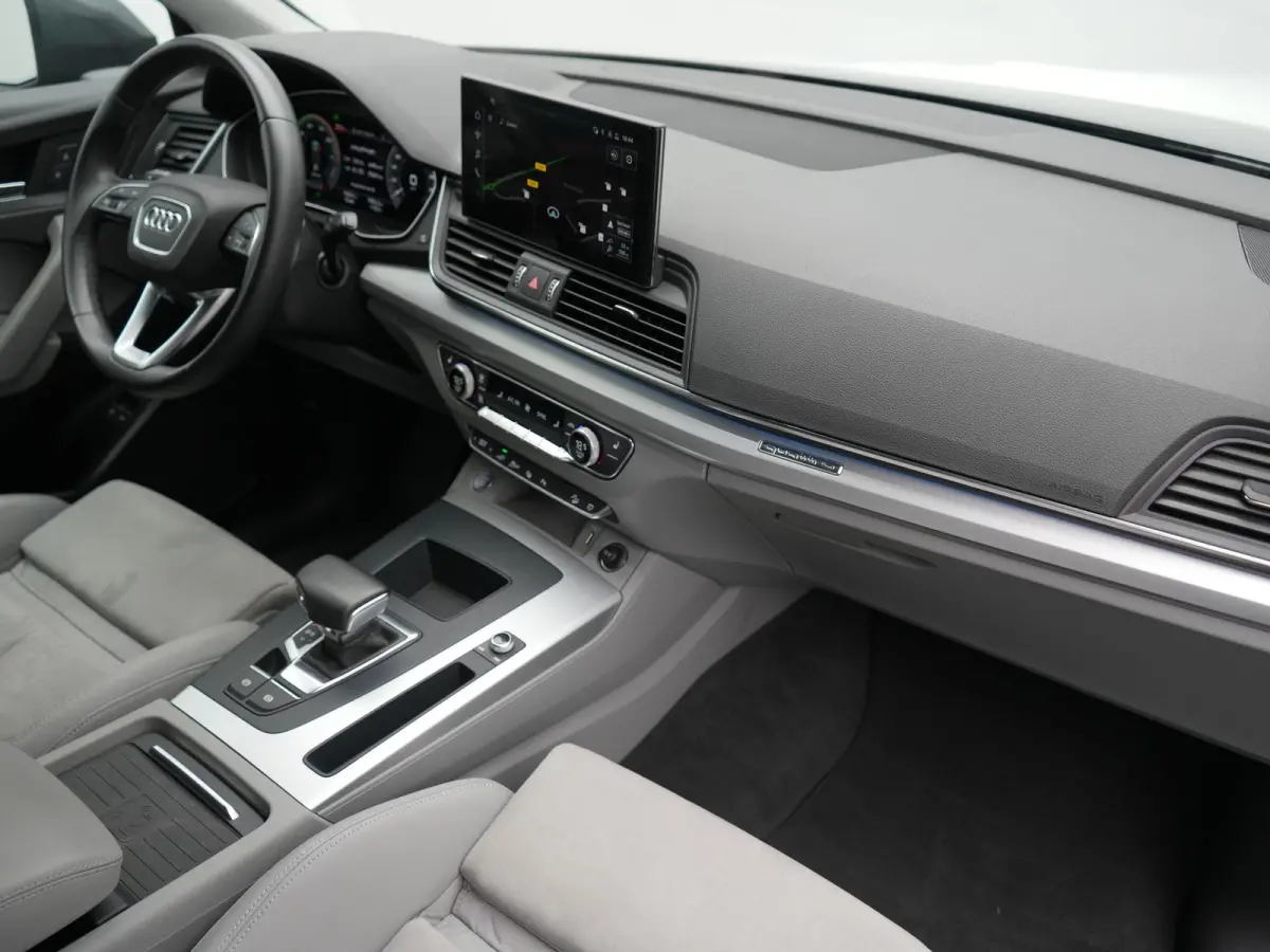 55 TFSI e S Line PHEV 367pk Dealer O.H. | Trekhaak Af Fabriek | 360 Camera | Alcantara Sportstoelen Verwarmd | Cruise Control | Keyless | Sfeerverlichting | Virtual | Navigatie | DAB | 20"L.