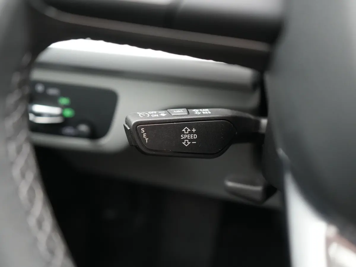 55 TFSI e S Line PHEV 367pk Dealer O.H. | Trekhaak Af Fabriek | 360 Camera | Alcantara Sportstoelen Verwarmd | Cruise Control | Keyless | Sfeerverlichting | Virtual | Navigatie | DAB | 20"L.