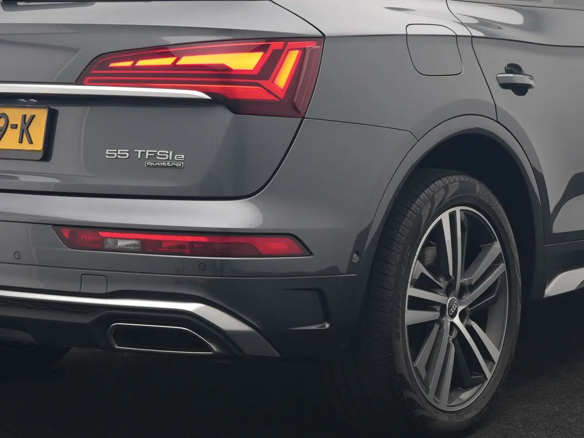 55 TFSI e S Line PHEV 367pk Dealer O.H. | Trekhaak Af Fabriek | 360 Camera | Alcantara Sportstoelen Verwarmd | Cruise Control | Keyless | Sfeerverlichting | Virtual | Navigatie | DAB | 20"L.