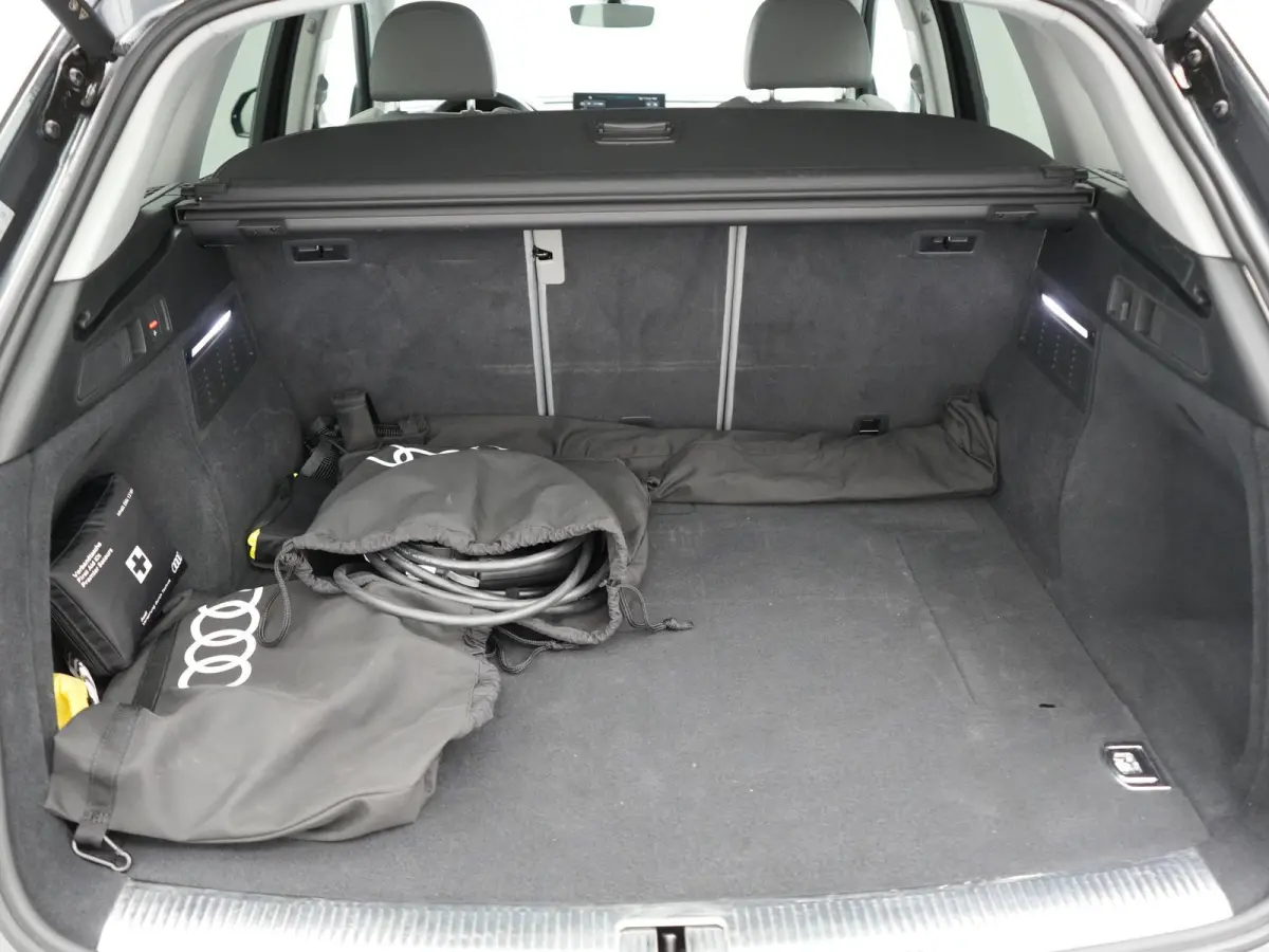 55 TFSI e S Line PHEV 367pk Dealer O.H. | Trekhaak Af Fabriek | 360 Camera | Alcantara Sportstoelen Verwarmd | Cruise Control | Keyless | Sfeerverlichting | Virtual | Navigatie | DAB | 20"L.