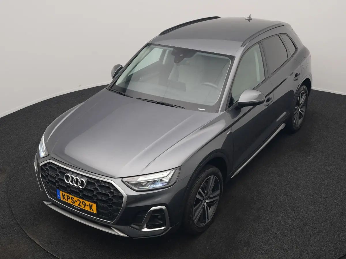 55 TFSI e S Line PHEV 367pk Dealer O.H. | Trekhaak Af Fabriek | 360 Camera | Alcantara Sportstoelen Verwarmd | Cruise Control | Keyless | Sfeerverlichting | Virtual | Navigatie | DAB | 20"L.