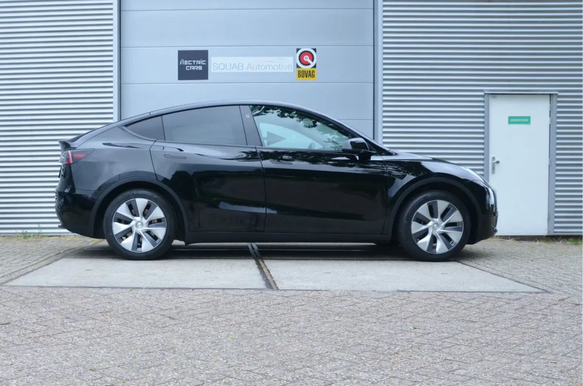 RWD 58 kWh AutoPilot4.0, FSD 99,- p/mnd