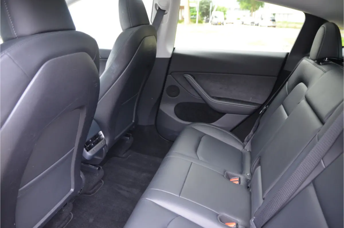 RWD 58 kWh AutoPilot4.0, FSD 99,- p/mnd
