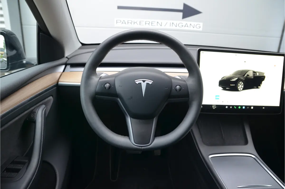 RWD 58 kWh AutoPilot4.0, FSD 99,- p/mnd