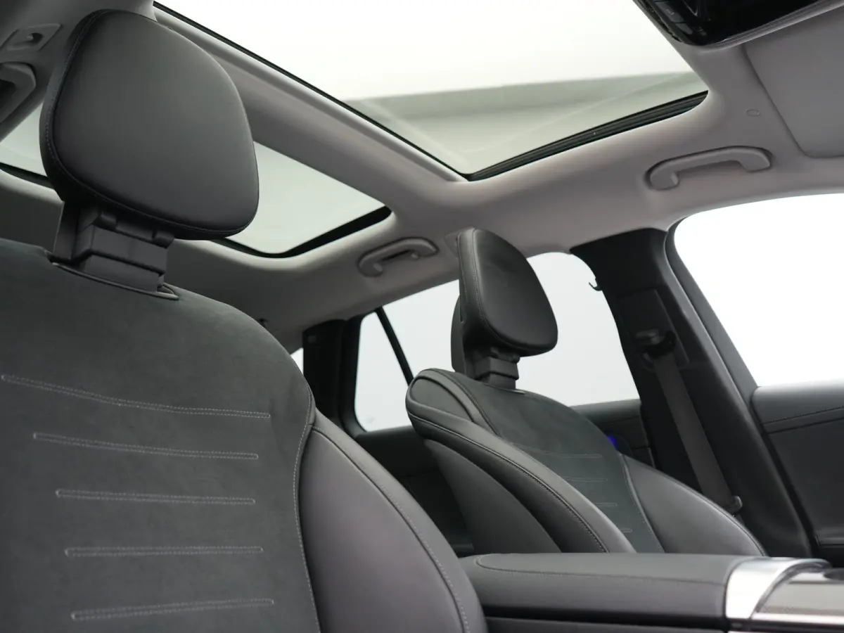 300 e AMG Line PHEV 313pk Dealer O.H | Trekhaak Af Fabriek | Panodak | Alcatara Sportstoelen Memory & Verwarmd | 360 Camera | Adaptive Cruise | Digital LED | BLIS | Sfeerverlichting | Apple 