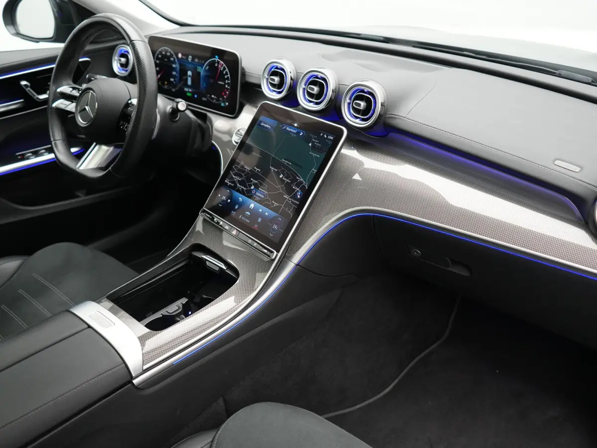 300 e AMG Line PHEV 313pk Dealer O.H | Trekhaak Af Fabriek | Panodak | Alcatara Sportstoelen Memory & Verwarmd | 360 Camera | Adaptive Cruise | Digital LED | BLIS | Sfeerverlichting | Apple 