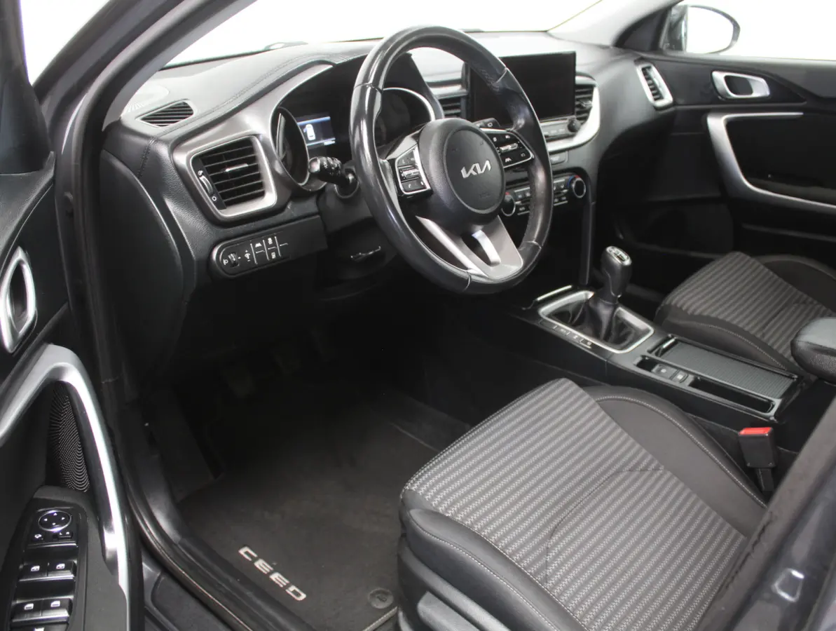 1.0 T-GDi DynamicLine CARPLAY | LED | LMV16 | CAMERA | CLIMATE | CRUISE | NAVI