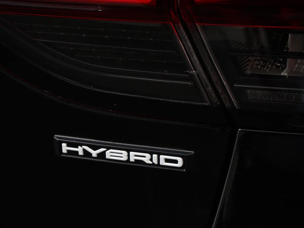1.2 Turbo 110pk Hybrid Automaat GS DEMO! Navigatie Airco Cruise control Parkeersensoren Apple Carplay/ Android Auto Camera Lichtmetalen velgen LED