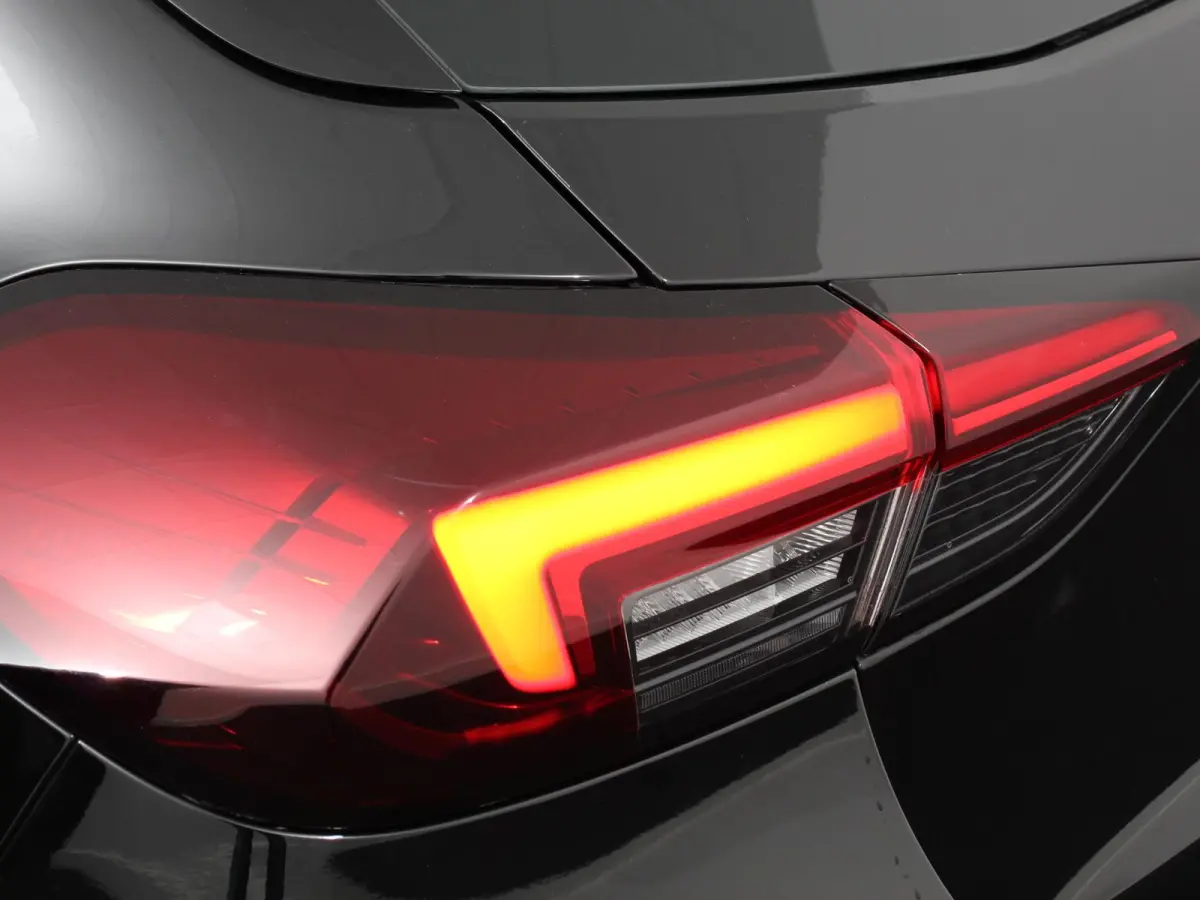 1.2 Turbo 110pk Hybrid Automaat GS DEMO! Navigatie Airco Cruise control Parkeersensoren Apple Carplay/ Android Auto Camera Lichtmetalen velgen LED