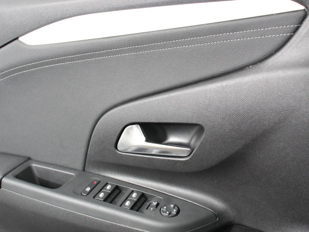 1.2 Turbo 110pk Hybrid Automaat GS DEMO! Navigatie Airco Cruise control Parkeersensoren Apple Carplay/ Android Auto Camera Lichtmetalen velgen LED