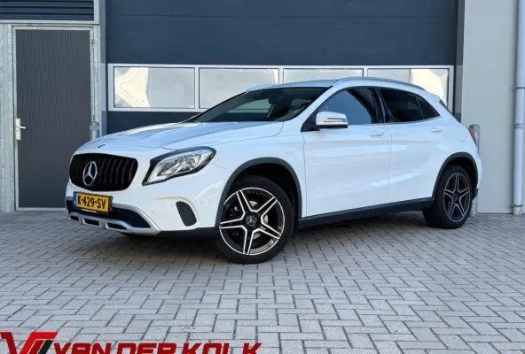 180 Business Solution AMG Upgrade Edition | Camera | Xenon | Leder | CarPlay | Navigatie | Cruise | Stoelverwarming