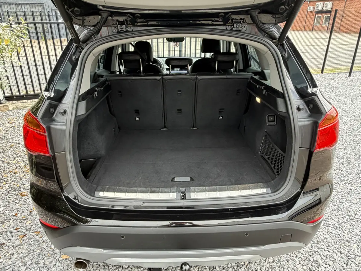 sDrive 1.8i Exe Aut Navi|LED|Cruis|PDC|Camera Zwart
