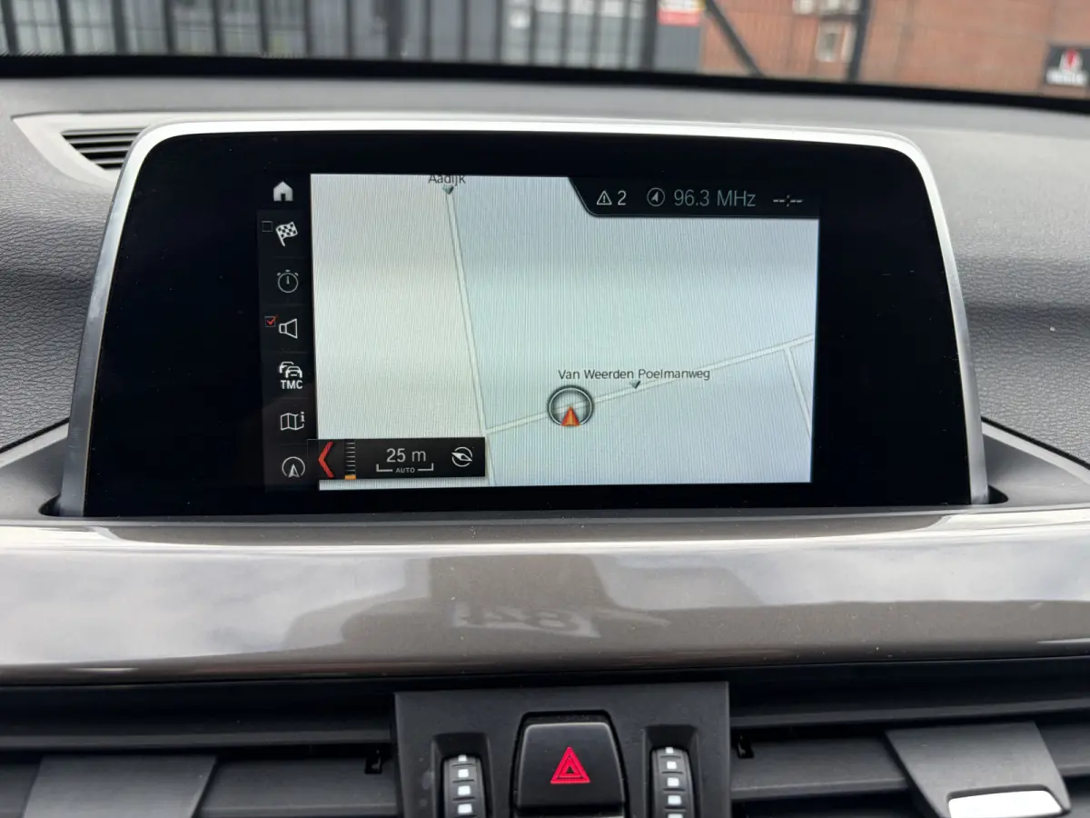 sDrive 1.8i Exe Aut Navi|LED|Cruis|PDC|Camera Zwart