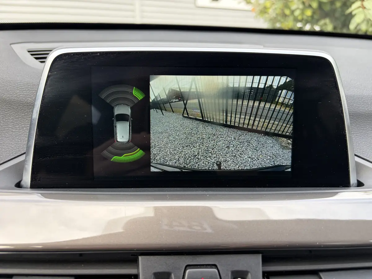 sDrive 1.8i Exe Aut Navi|LED|Cruis|PDC|Camera Zwart
