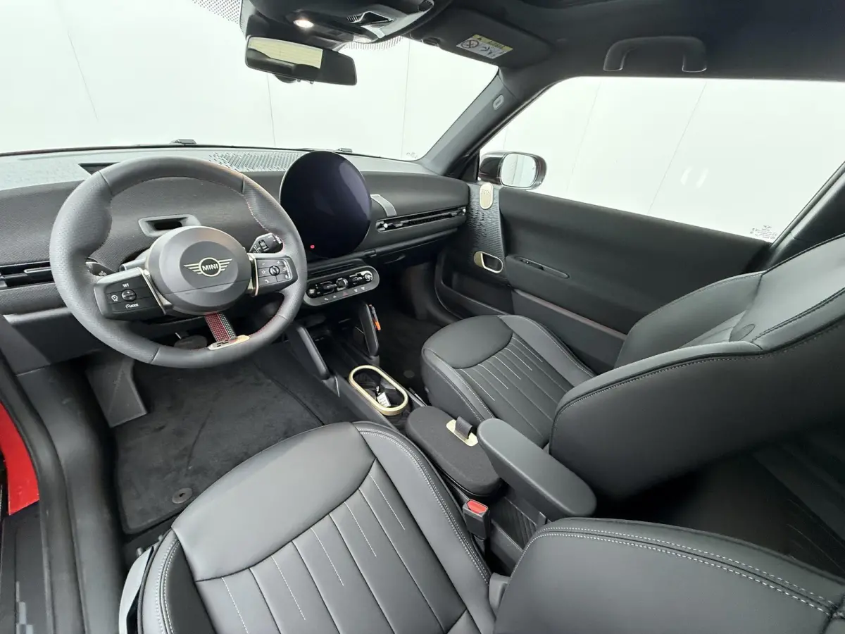 Cooper E JCW trim | SoH 100% | Pakket L | Harman Kardon | SOH 100% | Panoramadak | Stuur & stoelverwarming |