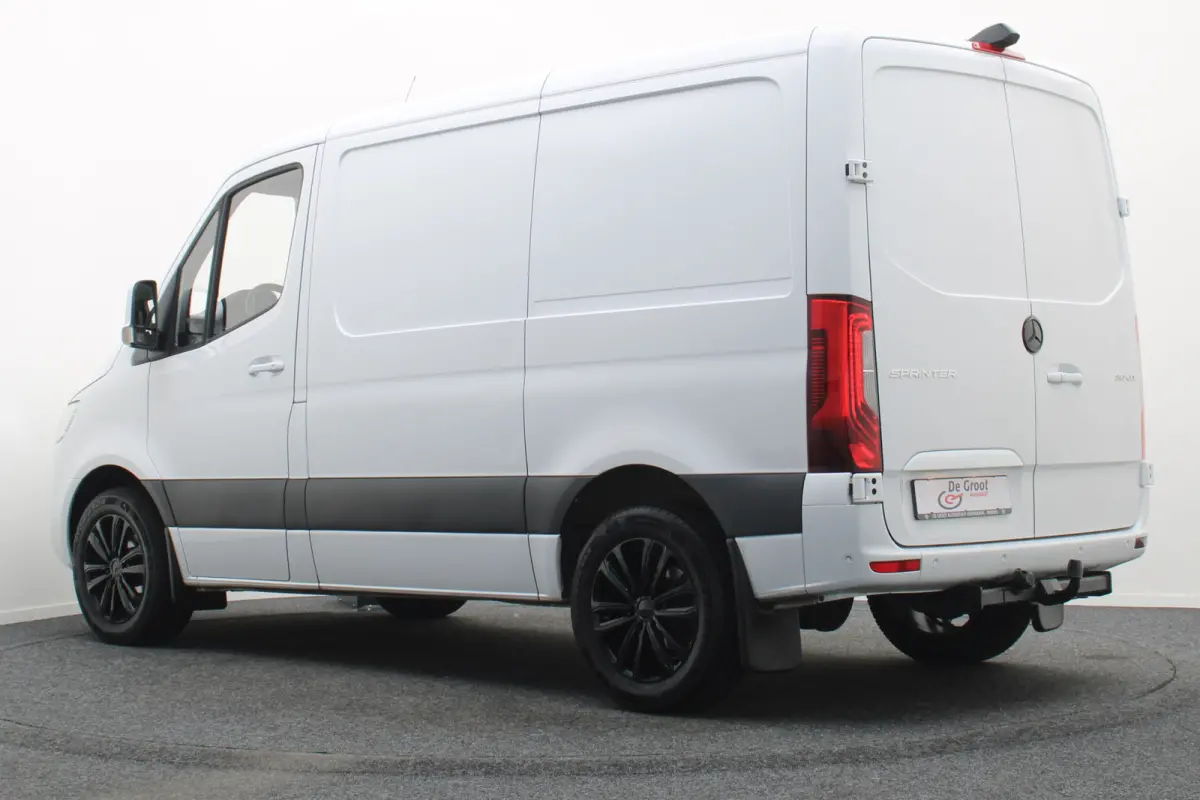 317 CDI L1H1 RWD Leer, 360° Camera, 3-Zits, Cruise, Standkachel, Apple Carplay, Trekhaak, 18''