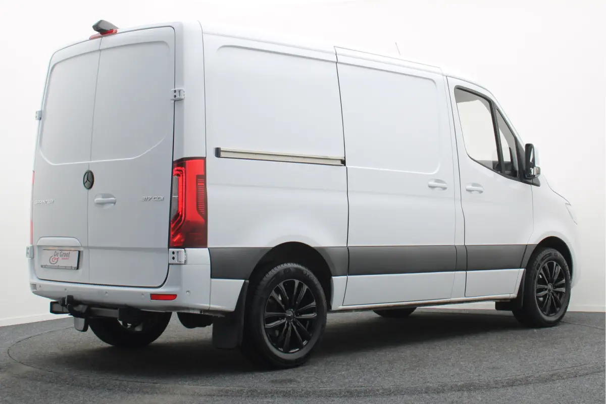 317 CDI L1H1 RWD Leer, 360° Camera, 3-Zits, Cruise, Standkachel, Apple Carplay, Trekhaak, 18''