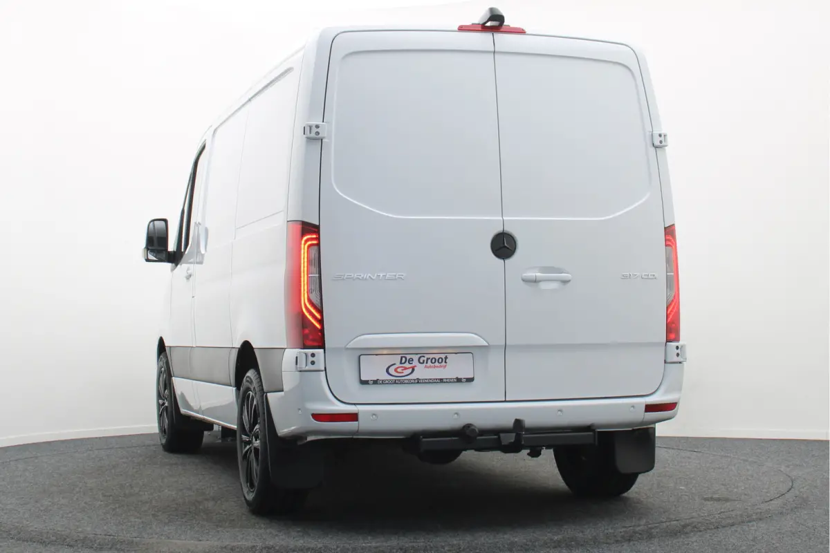 317 CDI L1H1 RWD Leer, 360° Camera, 3-Zits, Cruise, Standkachel, Apple Carplay, Trekhaak, 18''
