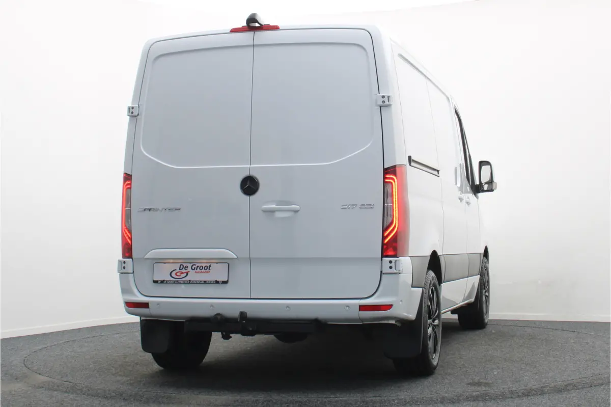 317 CDI L1H1 RWD Leer, 360° Camera, 3-Zits, Cruise, Standkachel, Apple Carplay, Trekhaak, 18''
