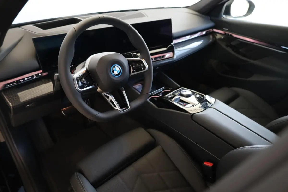 530e | M Sportpakket Pro | Panoramadak | Driving Assistant Plus | Stoelverwarming | Stoelventilatie | Trekhaak
