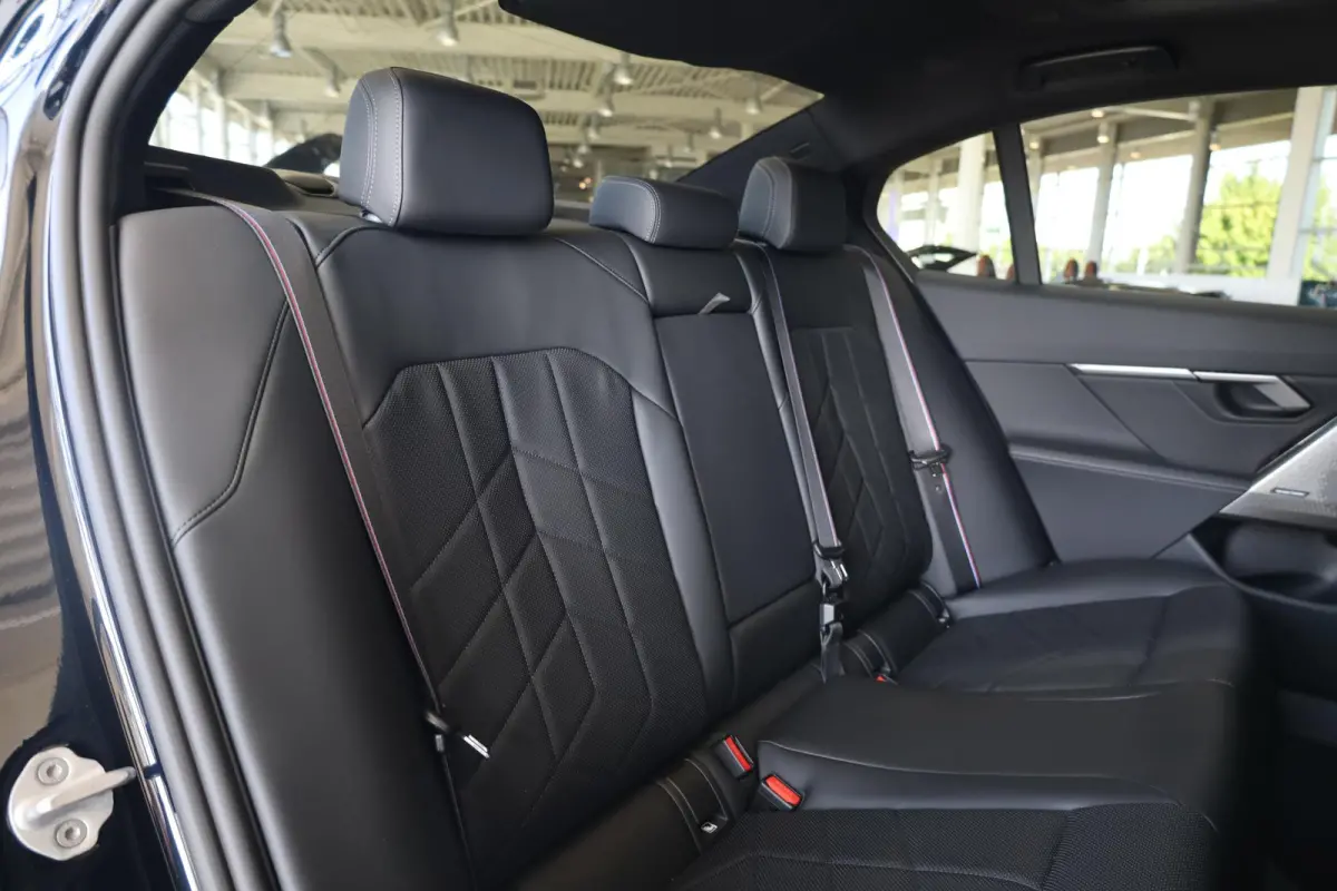 530e | M Sportpakket Pro | Panoramadak | Driving Assistant Plus | Stoelverwarming | Stoelventilatie | Trekhaak