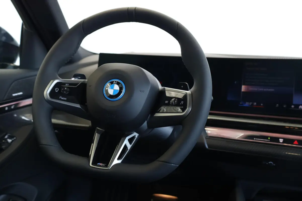 530e | M Sportpakket Pro | Panoramadak | Driving Assistant Plus | Stoelverwarming | Stoelventilatie | Trekhaak