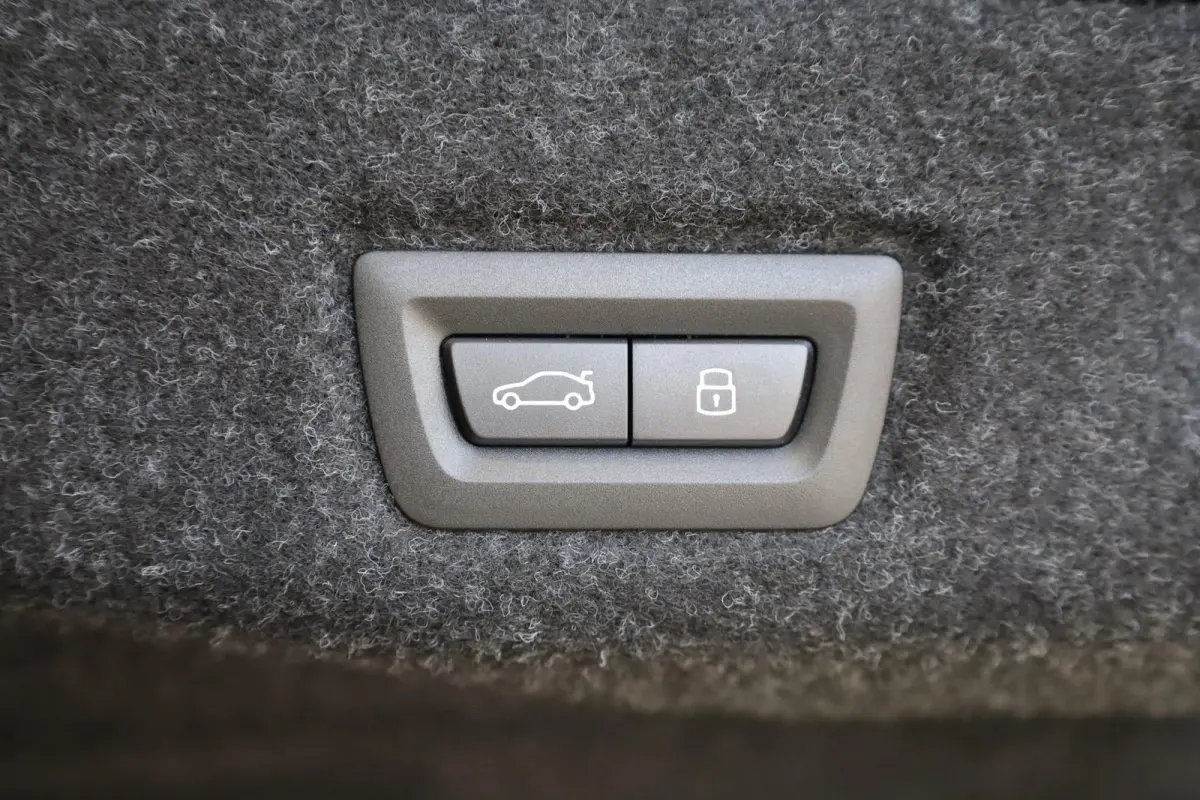 530e | M Sportpakket Pro | Panoramadak | Driving Assistant Plus | Stoelverwarming | Stoelventilatie | Trekhaak