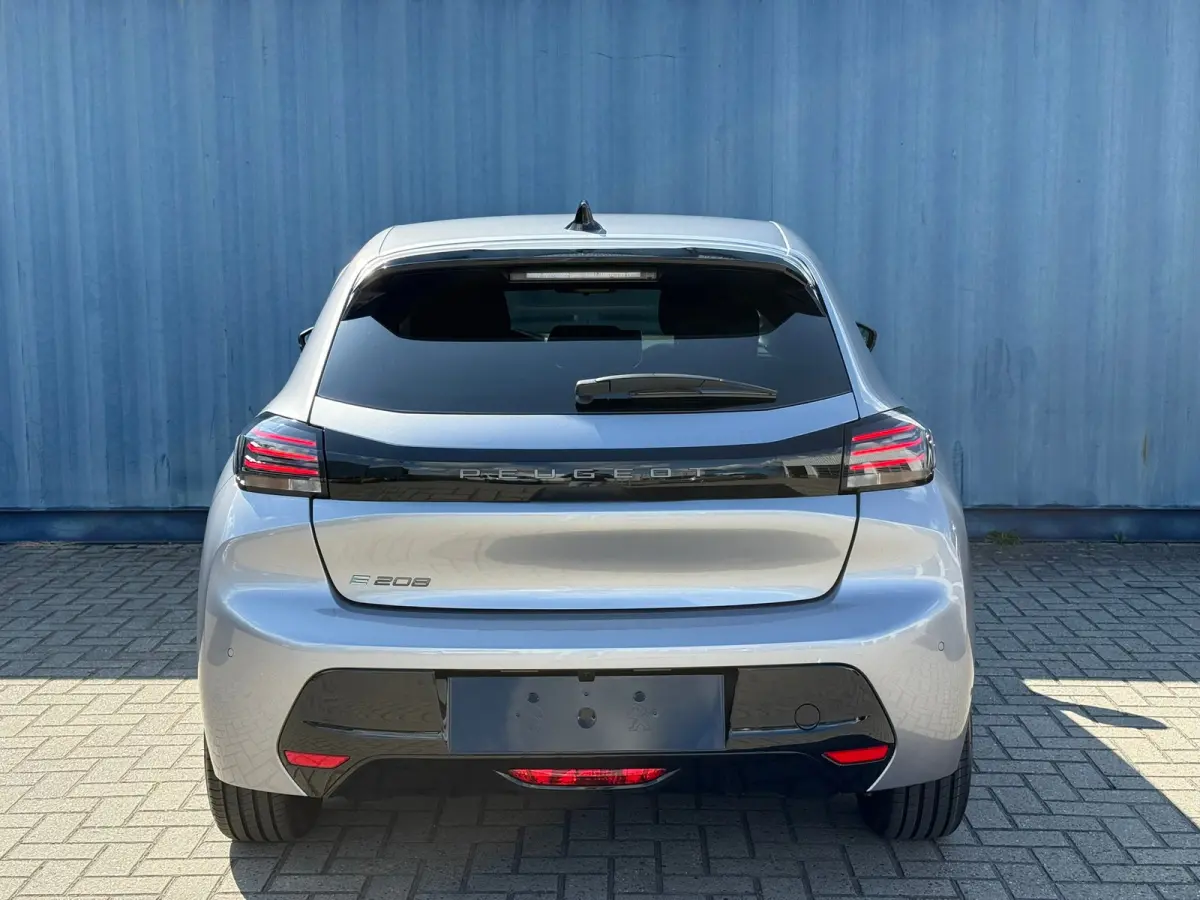 Business, (2025-H0) Achteruitrijcamera | Cruise control | Keyless | Standkachel | Apple carplay & Android auto