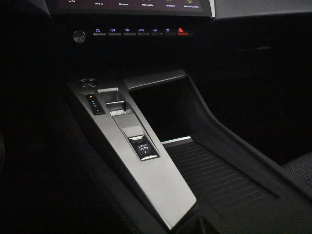 Allure EV 54 kWh | 1e eigenaar | Apple carplay | Achteruitrijcamera | Keyless | Navigatie | SToel/stuurverw | Cruise control adapt | Climate control | LED |DAB | 18"LMV