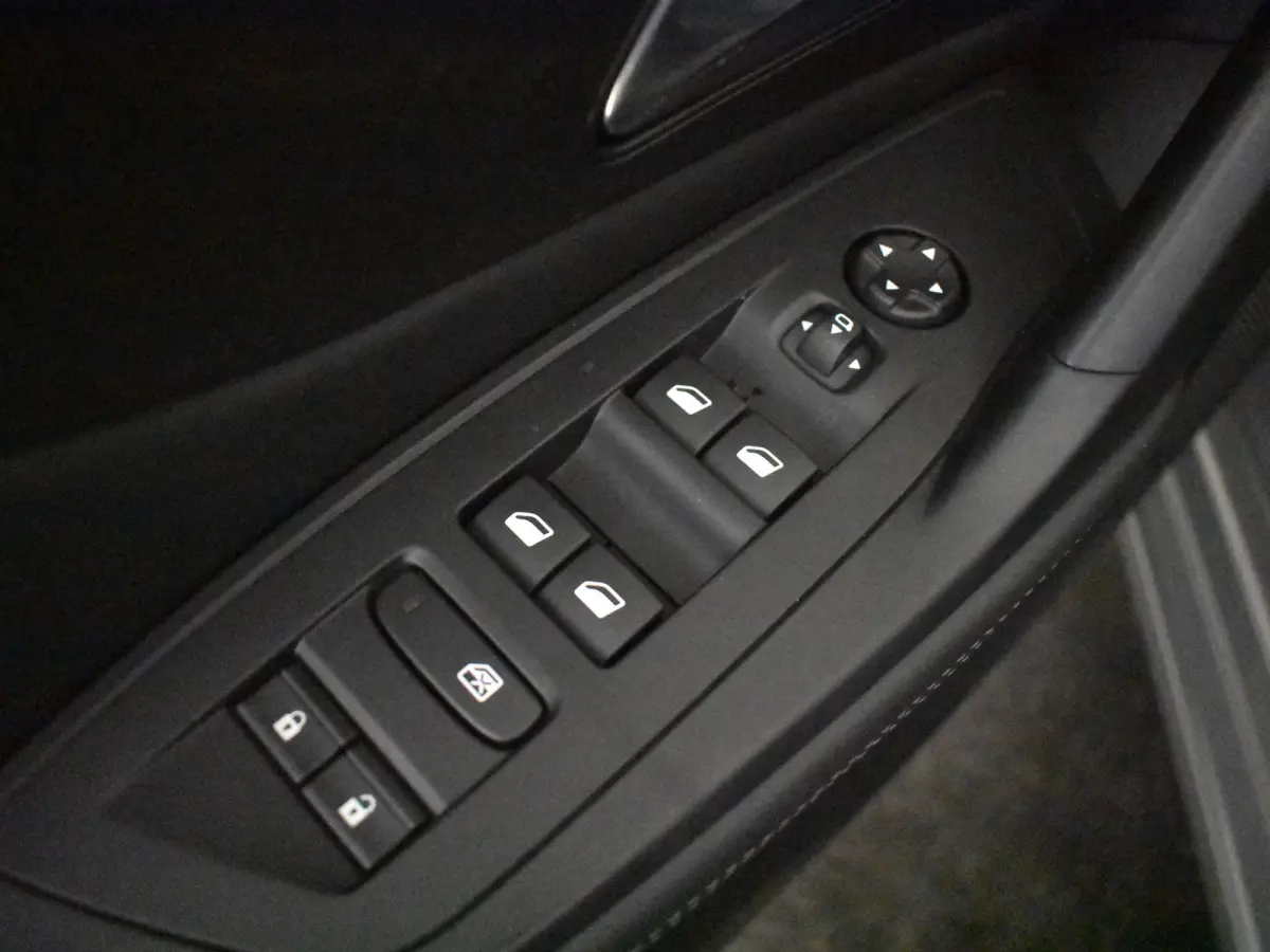 Allure EV 54 kWh | 1e eigenaar | Apple carplay | Achteruitrijcamera | Keyless | Navigatie | SToel/stuurverw | Cruise control adapt | Climate control | LED |DAB | 18"LMV