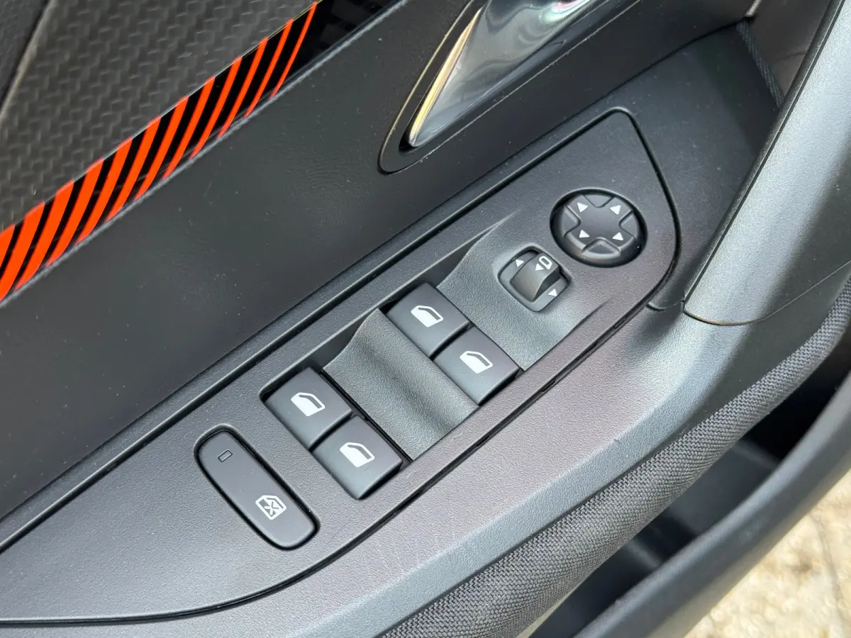 1.2 PureTech Active Pack | Achteruitrij Camera | Navigatie | Cruise Control | Elektrische Ramen Voor- en Achter
