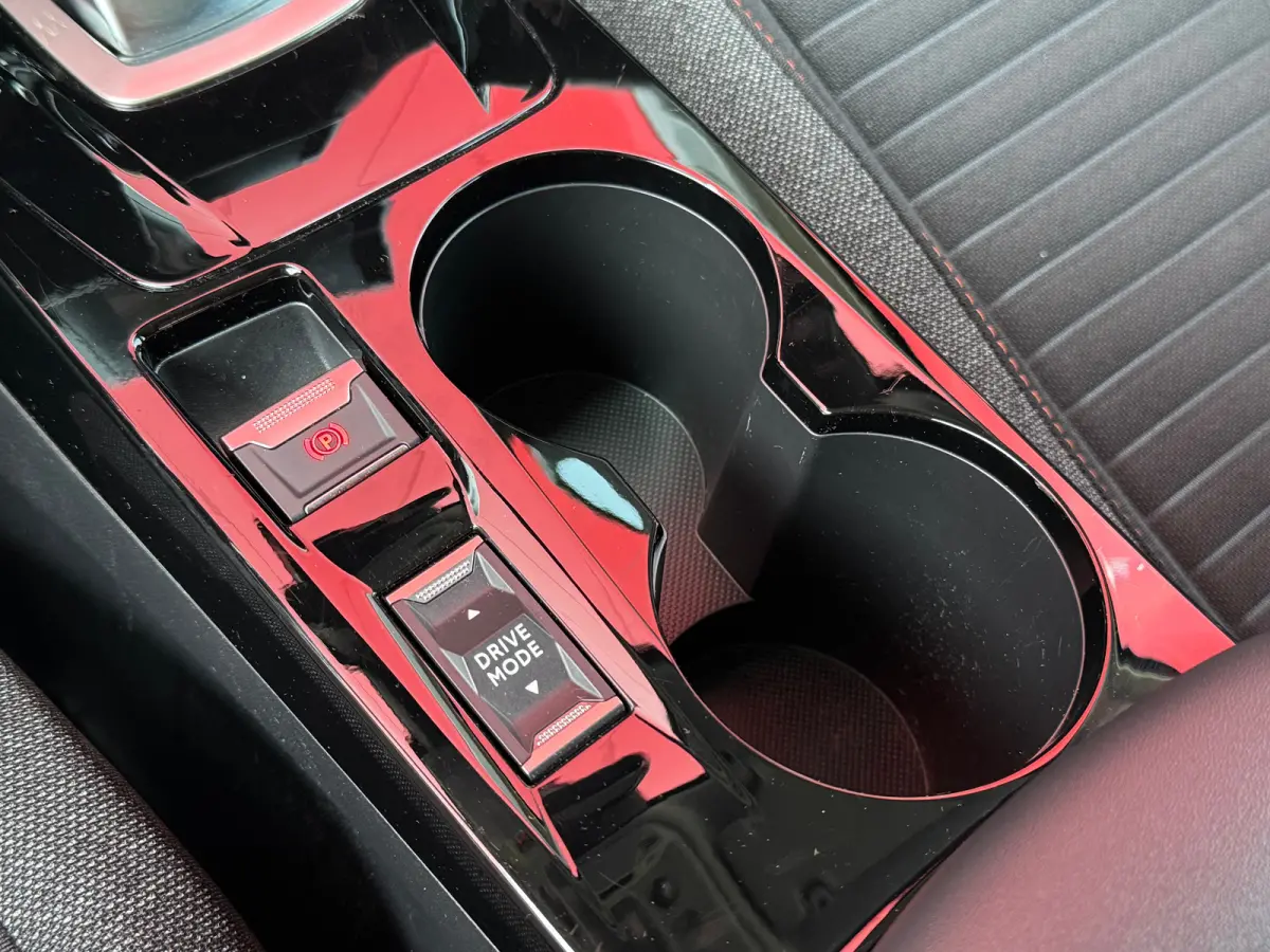 1.2 PureTech Active Pack | Achteruitrij Camera | Navigatie | Cruise Control | Elektrische Ramen Voor- en Achter