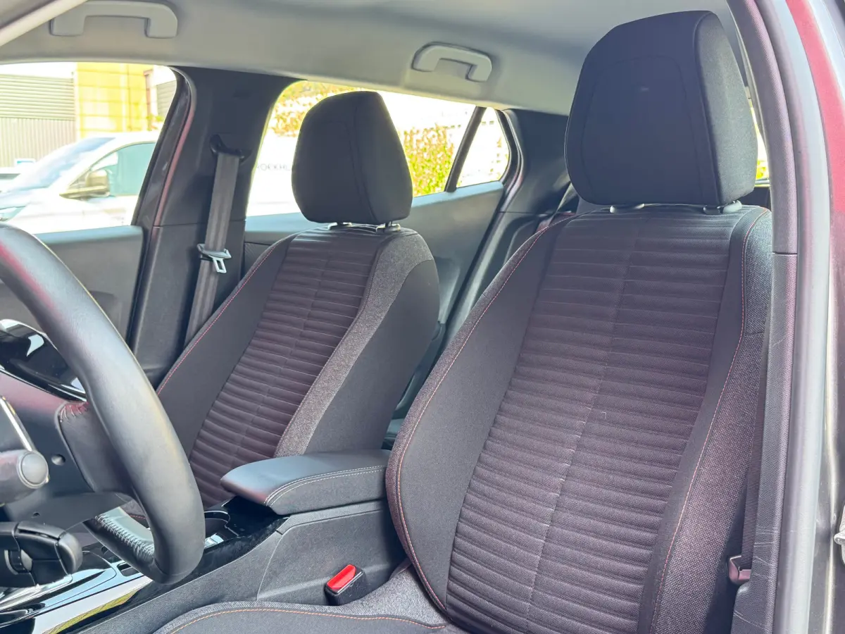 1.2 PureTech Active Pack | Achteruitrij Camera | Navigatie | Cruise Control | Elektrische Ramen Voor- en Achter