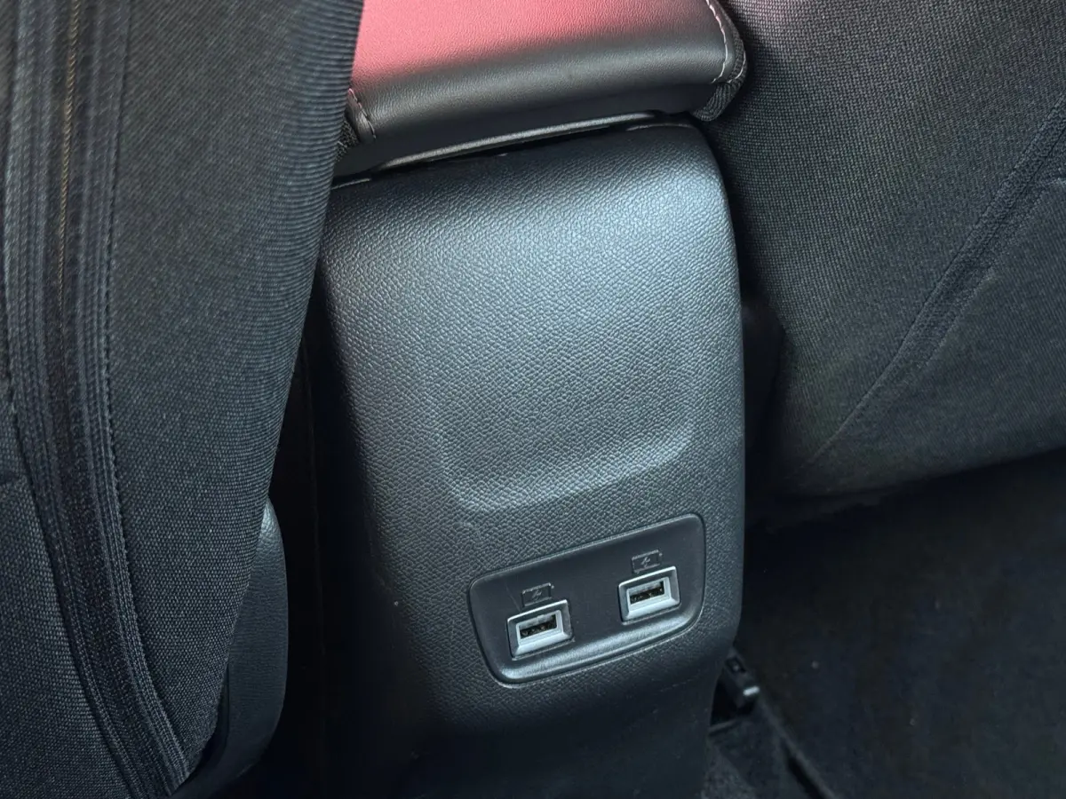 1.2 PureTech Active Pack | Achteruitrij Camera | Navigatie | Cruise Control | Elektrische Ramen Voor- en Achter