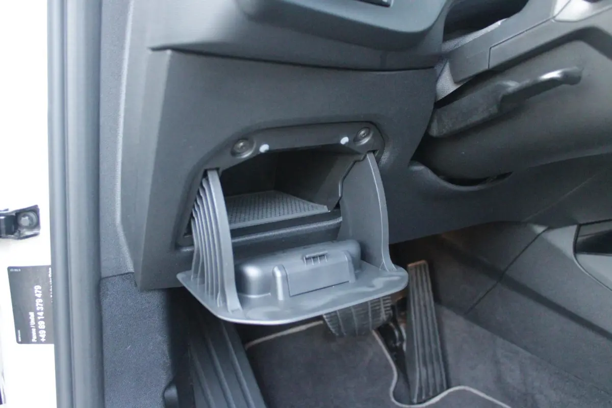 116i AUTOMAAT HIGH EXECUTIVE | DRAADLOZE APPLE CARPLAY/ANDROID AUTO | NAVIGATIE | PARKEERSENSOREN VOOR + ACHTER | SHADOW LINE | STOEL VERWARMING | CRUISE CONTROL | DAB+ RADIO | 17" LICHTMETA