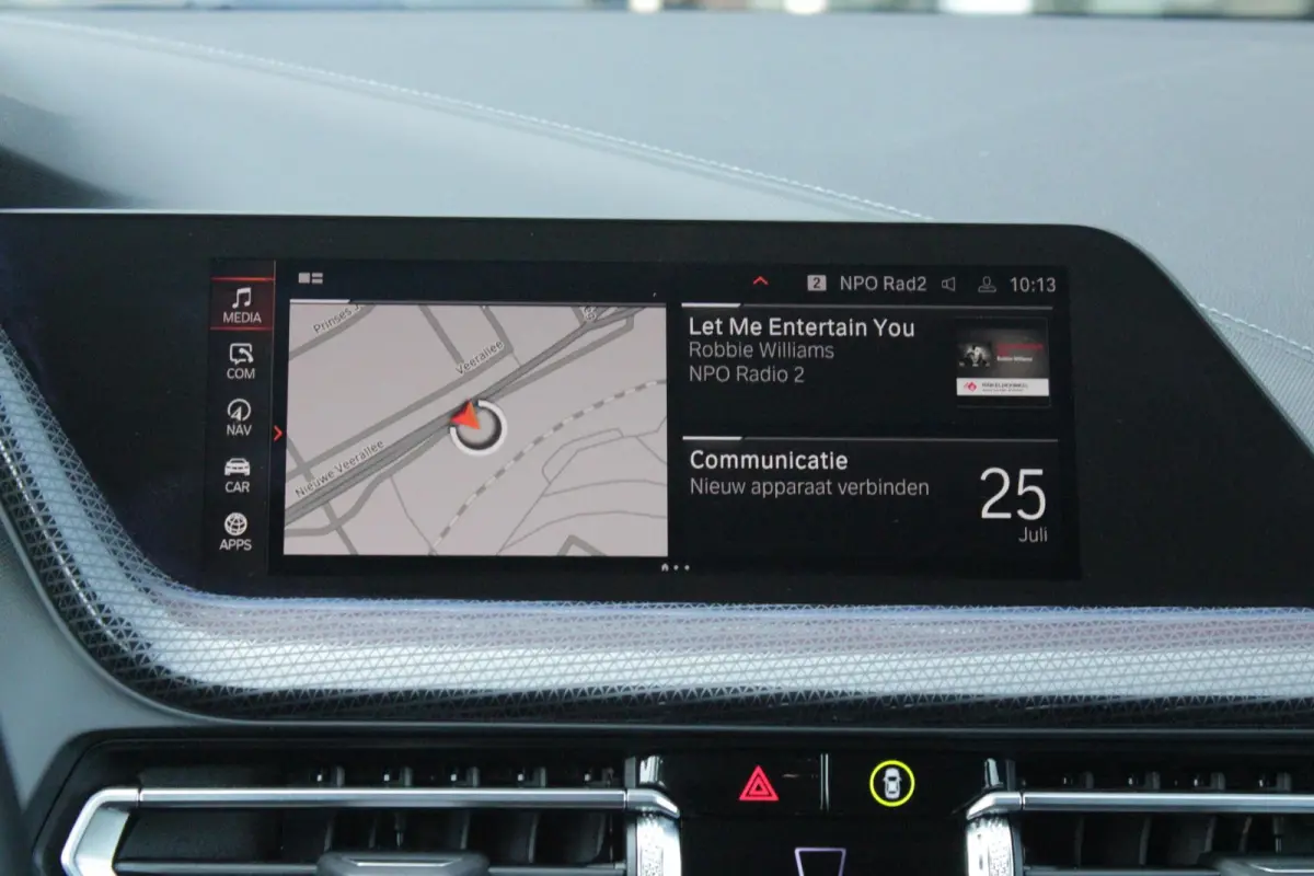 116i AUTOMAAT HIGH EXECUTIVE | DRAADLOZE APPLE CARPLAY/ANDROID AUTO | NAVIGATIE | PARKEERSENSOREN VOOR + ACHTER | SHADOW LINE | STOEL VERWARMING | CRUISE CONTROL | DAB+ RADIO | 17" LICHTMETA