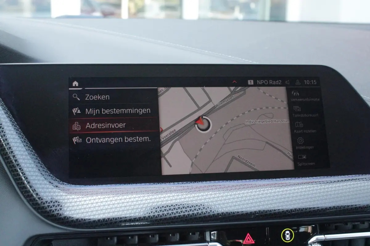 116i AUTOMAAT HIGH EXECUTIVE | DRAADLOZE APPLE CARPLAY/ANDROID AUTO | NAVIGATIE | PARKEERSENSOREN VOOR + ACHTER | SHADOW LINE | STOEL VERWARMING | CRUISE CONTROL | DAB+ RADIO | 17" LICHTMETA