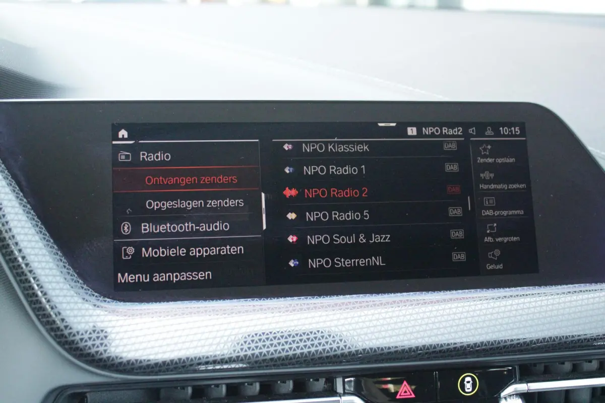 116i AUTOMAAT HIGH EXECUTIVE | DRAADLOZE APPLE CARPLAY/ANDROID AUTO | NAVIGATIE | PARKEERSENSOREN VOOR + ACHTER | SHADOW LINE | STOEL VERWARMING | CRUISE CONTROL | DAB+ RADIO | 17" LICHTMETA