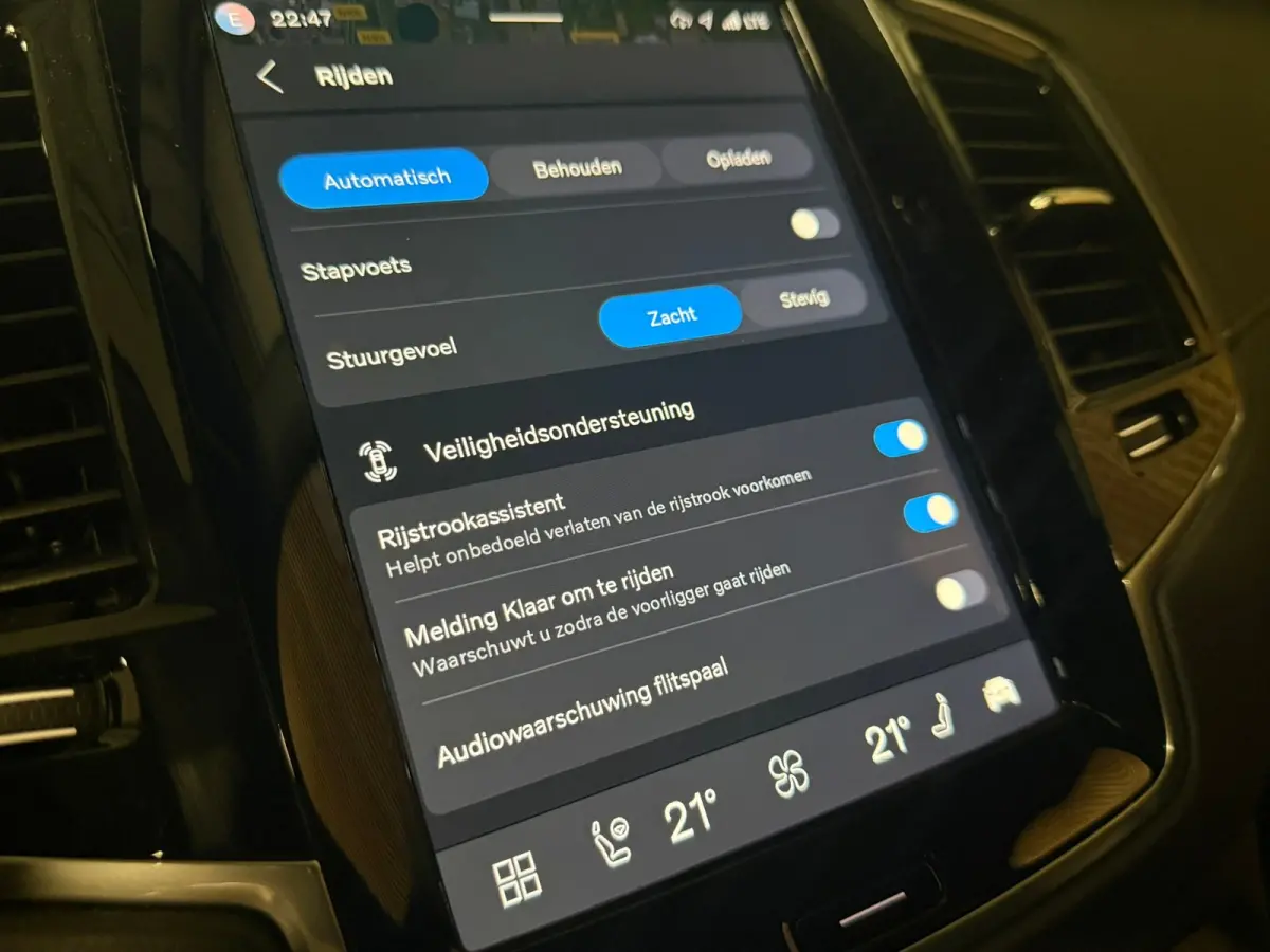 T8 AWD Recharge Plus Bright Long Range | Trekhaak | 360° Camera | Harman Kardon | All Season banden | 455pk | Adaptieve Cruise Control | Standkachel met Volvo On Call App |  Stoelverwarming
