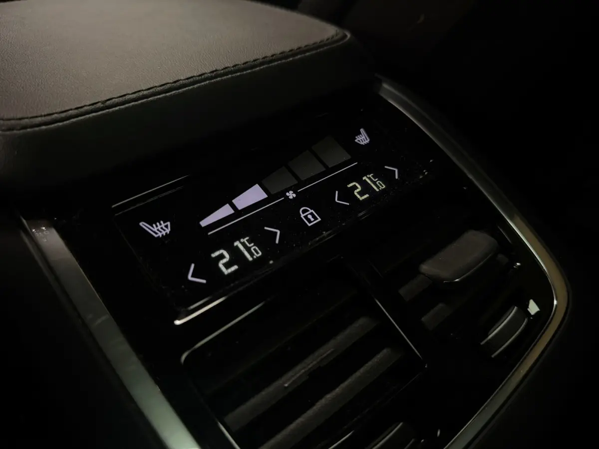 T8 AWD Recharge Plus Bright Long Range | Trekhaak | 360° Camera | Harman Kardon | All Season banden | 455pk | Adaptieve Cruise Control | Standkachel met Volvo On Call App |  Stoelverwarming
