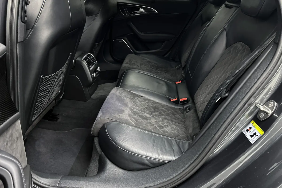 4.0 TFSI RS 6 quattro Pro Line Plus | Keramische remschijven | Stoelverwarming | LED