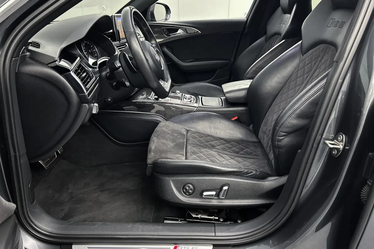 4.0 TFSI RS 6 quattro Pro Line Plus | Keramische remschijven | Stoelverwarming | LED